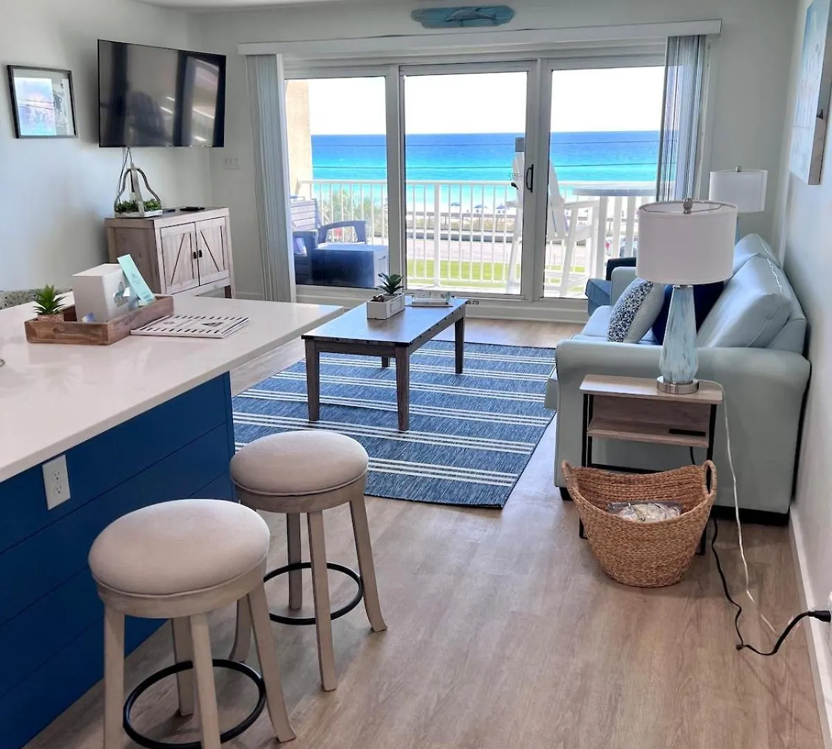 Pet Friendly Gulf Front Oasis With Beach Service Destin 0*,  United States
