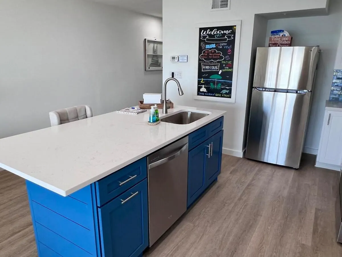 Pet Friendly Gulf Front Oasis With Beach Service Destin 0*,  United States